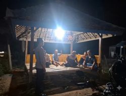 Tingkatkan Keamanan Lingkungan, Polsek Buay Bahuga Cek Ronda Malam dan Sosialisasi Layanan 110