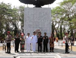 Ziarah di TMP Kusuma Bangsa, Bupati Radityo Egi Serukan Semangat Pahlawan untuk Lampung Selatan yang Lebih Maju