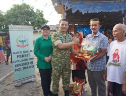 Persit KCK Koorcab Rem 043 PD XXI/Radin Inten Hadir Berbagi, Ringankan Beban Warga Sinar Laut