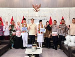 Bupati Egi Hadiahi Umrah Dua Paskibraka Nasional Asal Lampung Selatan