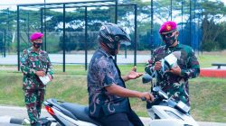 Prajurit Kima Brigif 4 Mar/BS Bagikan Masker, Bentuk Kepedulian kepada Warga Terdampak Erupsi Anak Gunung Krakatau