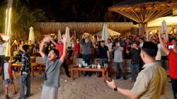 Indonesia Juara FIFA ASEAN Cup 2026, Bupati Egi dan Warga Bersatu dalam Kebanggaan Merah Putih di Pantai Sanggar