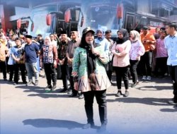 Berkah Menuju Tanah Suci, Wali Kota Eva Dwiana Lepas Keberangkatan Jamaah Umrah 2025