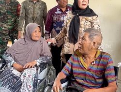 Peduli Warga dan Lansia, Wali Kota Eva Dwiana Keliling Bandar Lampung Salurkan Alat Bantu Disabilitas dan Layanan Kesehatan Cepat