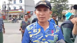 Lurah Bumi Raya Herry Irawan Pimpin Kerja Bakti Bersama RT dan Kepala Lingkungan