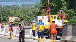 Antisipasi Lonjakan Arus Mudik 2026, Pos Lantas Tarahan Pasang Pembatas Jalan di Tanjakan Rawan Kecelakaan