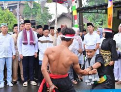 Hujan Tak Surutkan Semangat, Bupati Egi Hadiri Tradisi Sedekah Bumi 206 Tahun di Sumur Kumbang